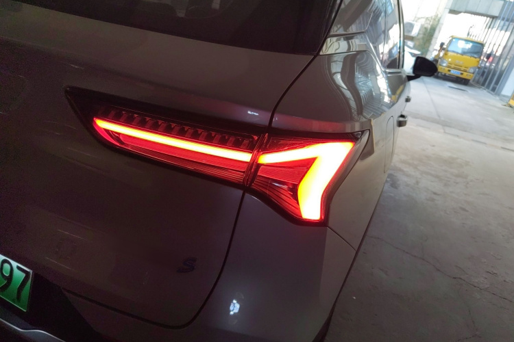 五菱汽车 五菱星光S 2024款 130km 旗舰型车身外观6006