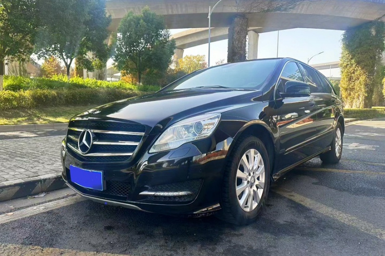 奔驰R级 2017款 R 320 4MATIC 商务型臻藏版车身外观1