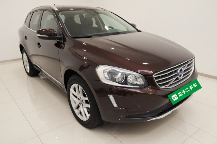 沃尔沃XC60 2017款 T5 AWD 智进版车身外观3