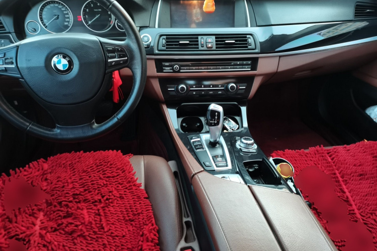 宝马5系 2014款 520Li 典雅型中控内饰12