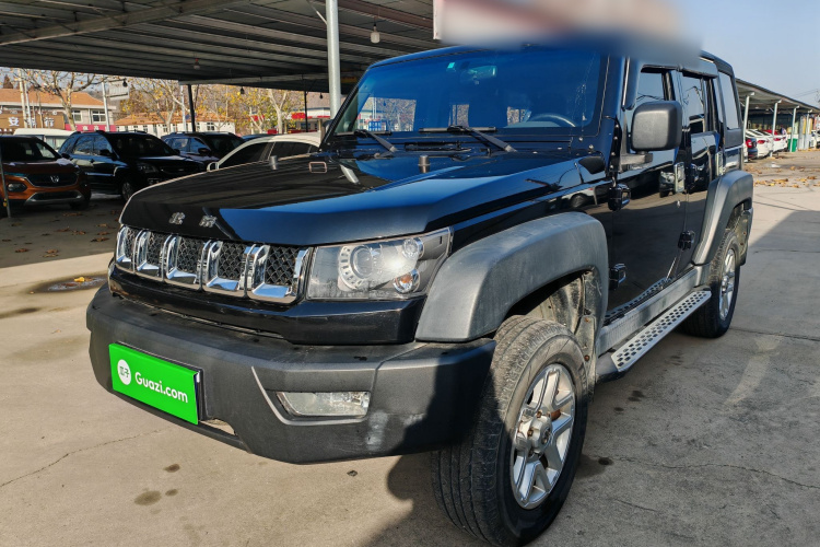 北京BJ40 2016款 40L 2.0T 手动四驱尊贵版车身外观6002