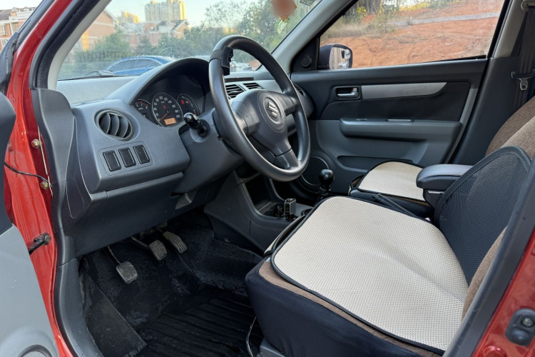 铃木 雨燕 2013款 1.3L 手动超值版中控内饰7003