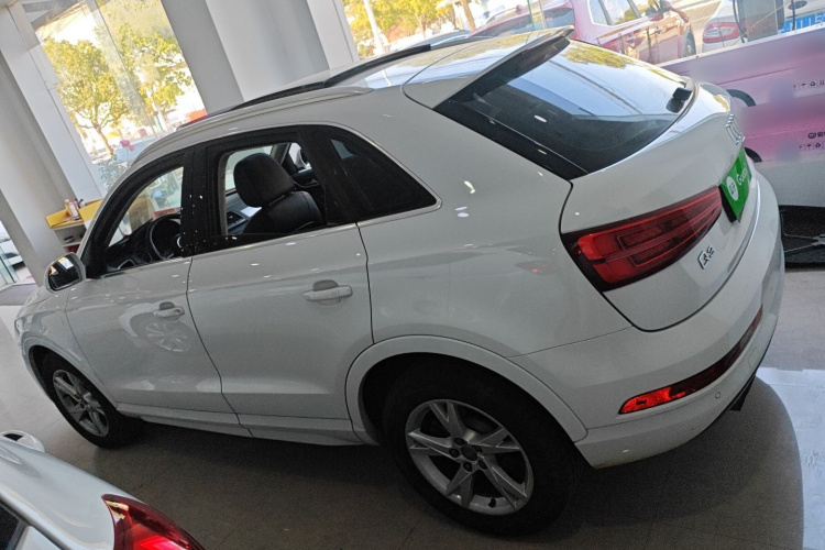 奥迪Q3 2017款 30 TFSI 时尚型车身外观4