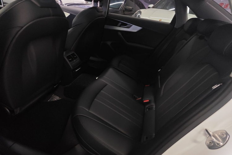 奥迪A4L 2024款 40 TFSI 时尚动感型中控内饰21