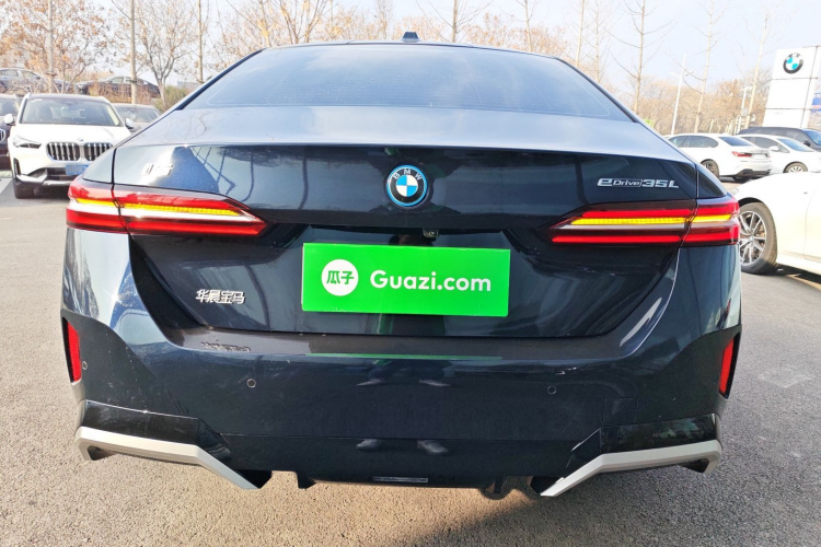 宝马i5 2024款 eDrive 35L M运动套装车身外观6