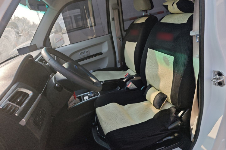 SRM鑫源 好运 2025款 启航版  弗迪42.3kWh 305km 6座中控内饰19