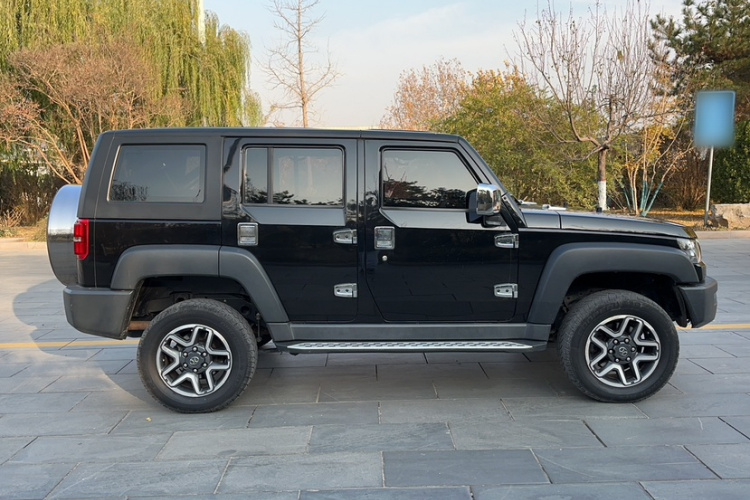 北京BJ40 2016款 40L 2.3T 自动四驱尊享版车身外观6002