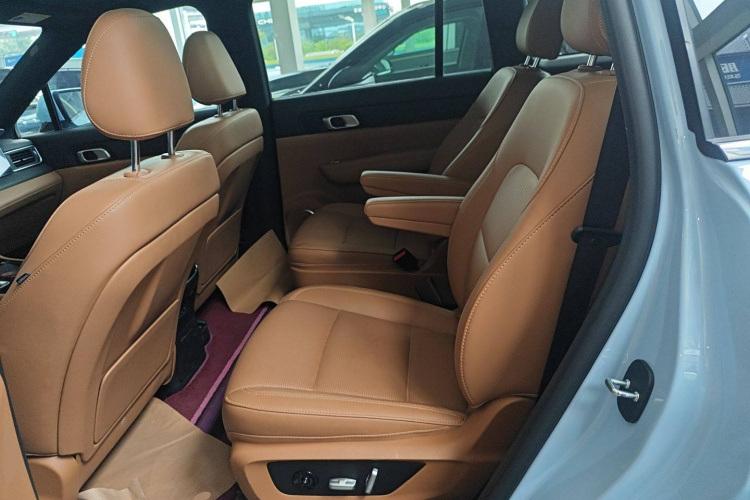 理想汽车 理想ONE 2021款 增程6座版中控内饰7004