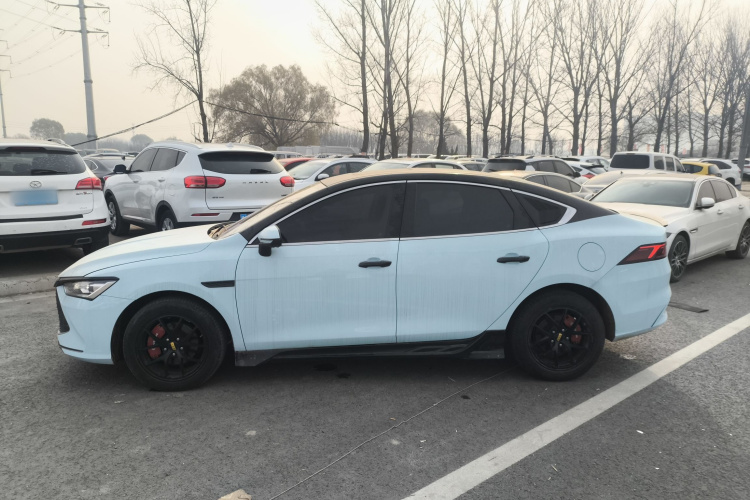 比亚迪 秦PLUS 2023款 冠军版 DM-i 120KM卓越型车身外观4