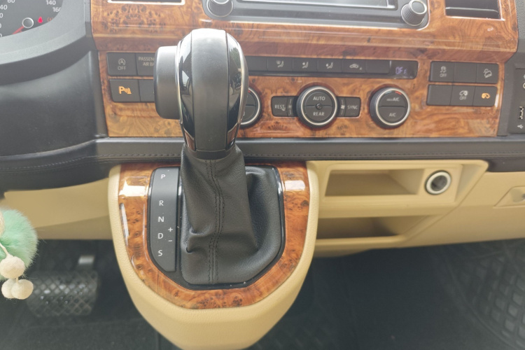 大众 凯路威 2018款 2.0TSI 四驱豪华版 7座中控内饰7006