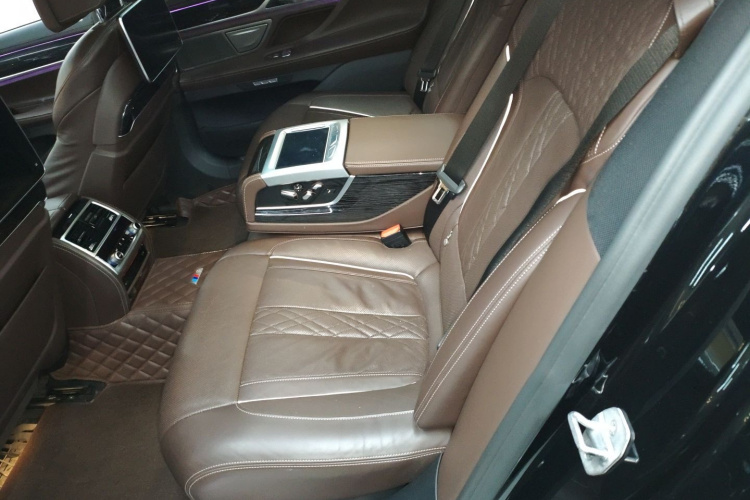 宝马7系 2018款 730Li 尊享型 M运动套装中控内饰7004