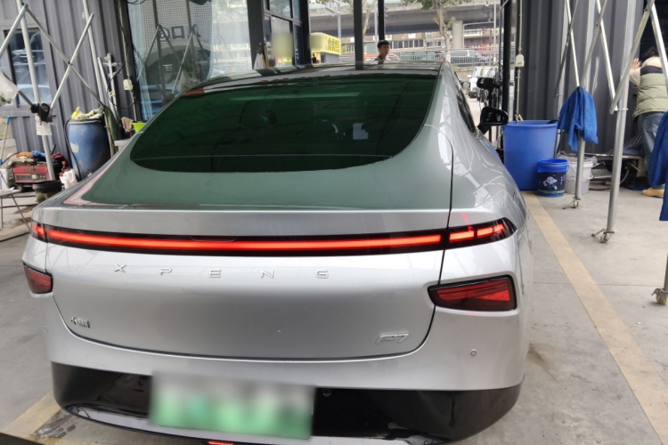 小鹏P7 2022款 625E车身外观6