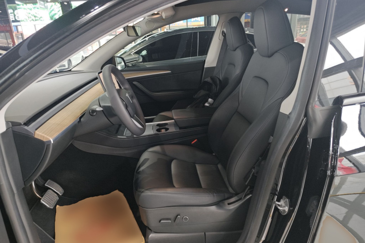 特斯拉 Model Y 2022款 后轮驱动版中控内饰19