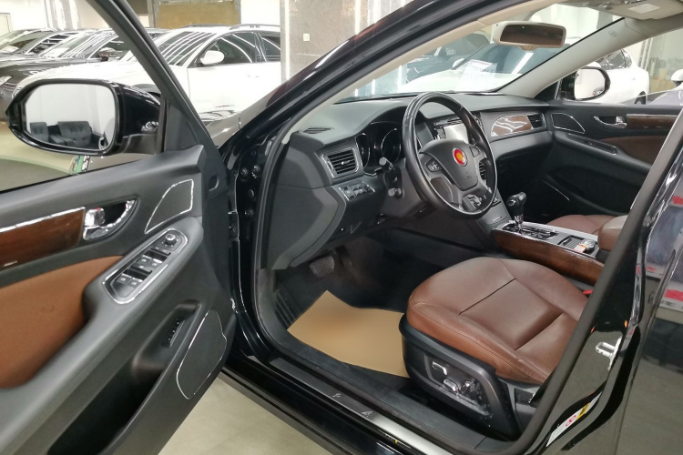 红旗H7 2015款 2.0T 豪华型中控内饰7002