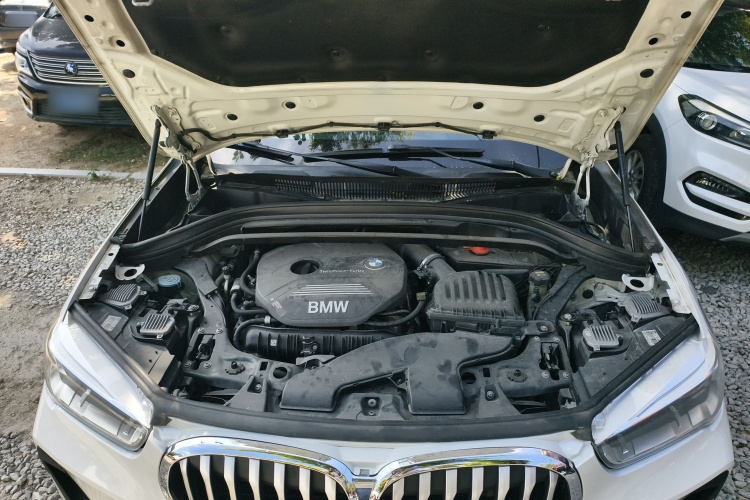 宝马X1 2019款 sDrive20Li 领先型机舱底盘24