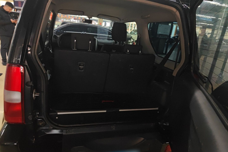 铃木 吉姆尼 2015款 1.3 MT JLX局部细节23