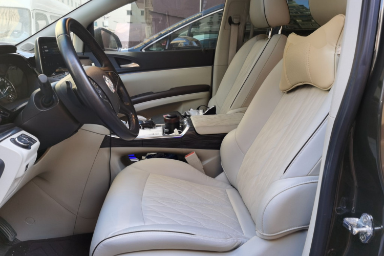 别克GL8 2021款 陆上公务舱 652T 豪华型中控内饰19