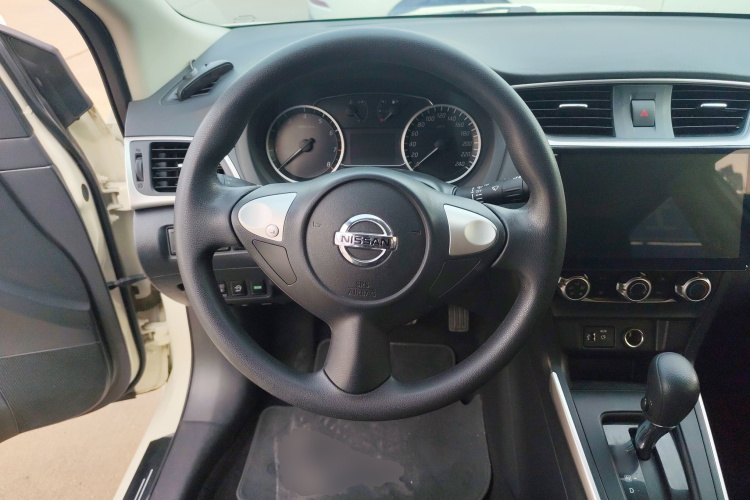 日产 轩逸 2021款 经典 1.6XE CVT舒适版中控内饰13