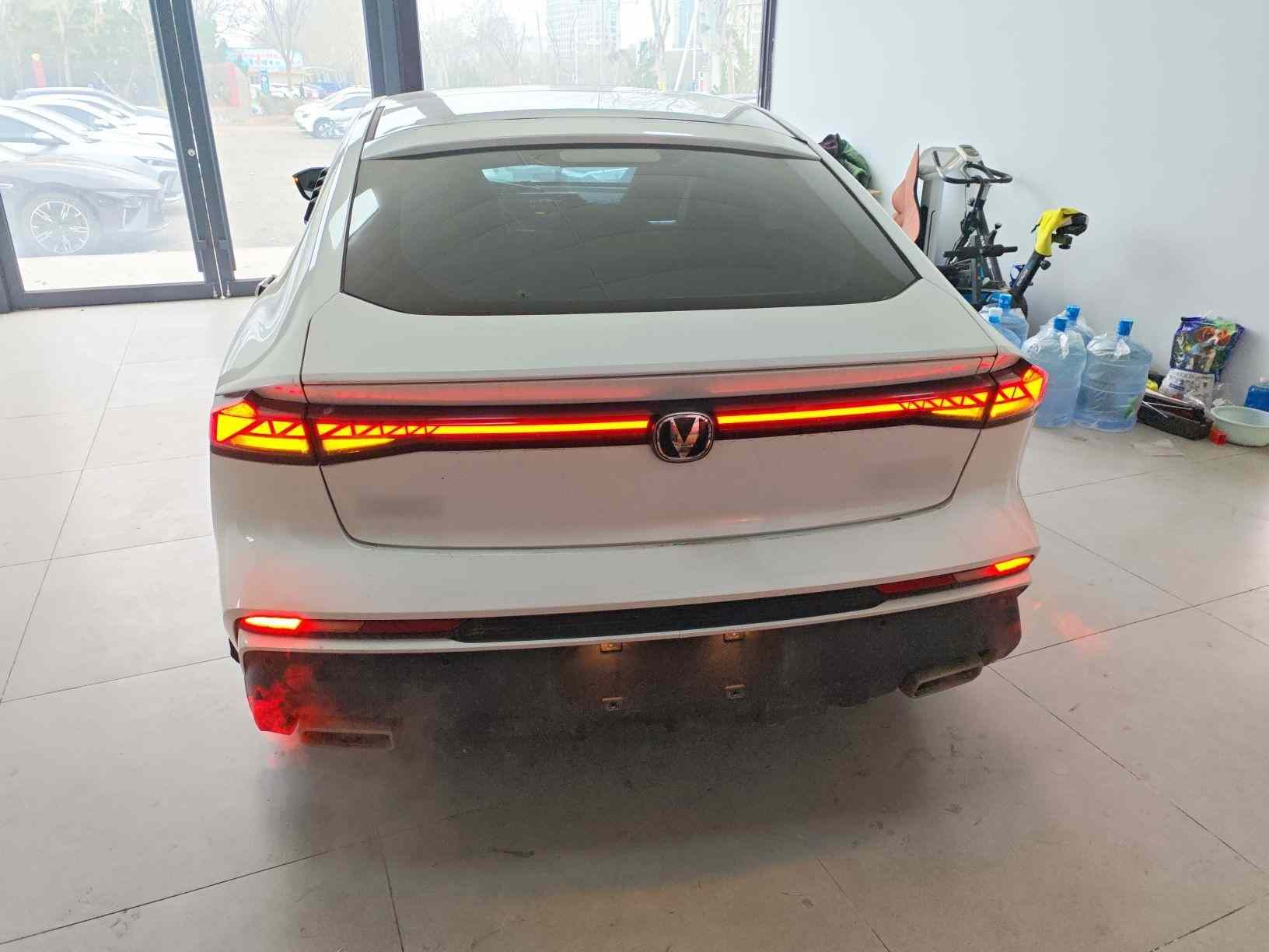 长安UNI-V 2024款 1.5T 尊贵型(4)