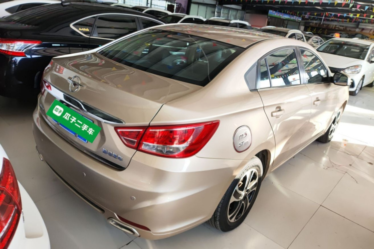 海马 福美来 2015款 1.6L 手动品尚型车身外观7