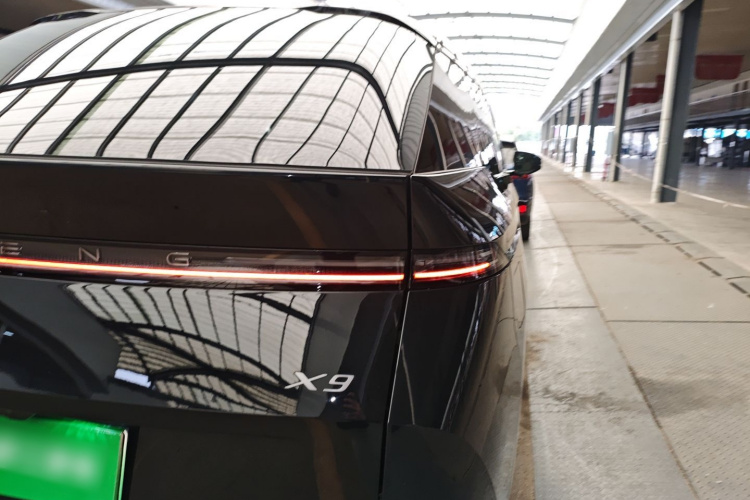 小鹏X9 2025款 650长续航 Max车身外观9