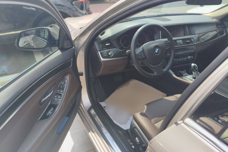 宝马5系 2017款 525Li 豪华设计套装中控内饰7003