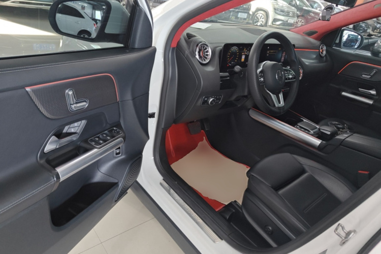 奔驰GLA 2020款 GLA 200中控内饰20