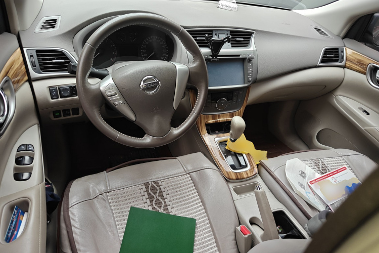 日产 轩逸 2014款 1.6XV CVT尊享版中控内饰12