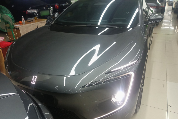 阿维塔12 2025款 Ultra增程版车身外观2