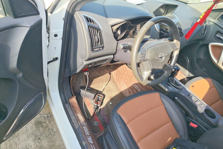 海马S5 2015款 1.5T CVT豪华型运动版中控内饰20