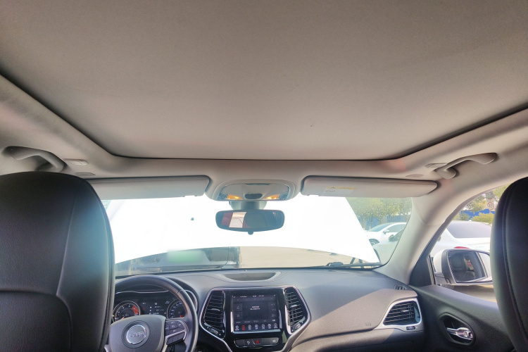 Jeep 自由光 2019款 2.0T 两驱智享版 国V中控内饰22