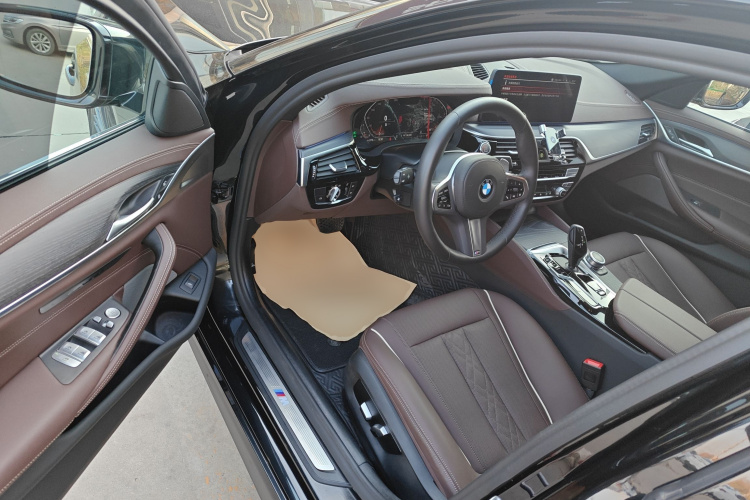 宝马5系 2022款 改款 530Li 领先型 M运动套装中控内饰20