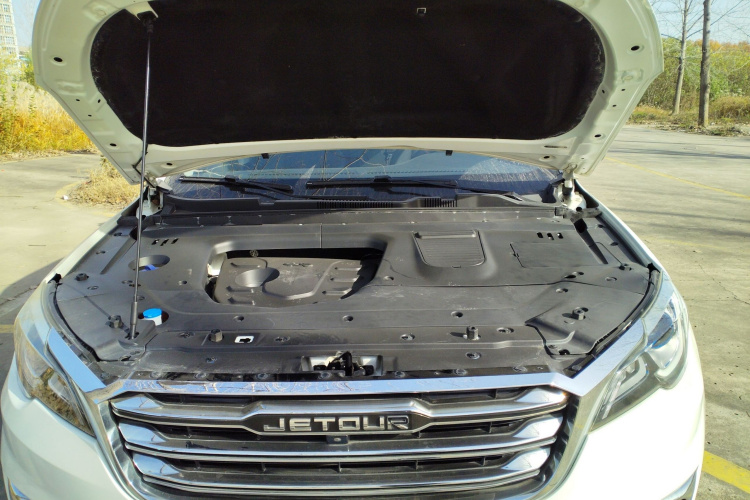 捷途X70 2020款 1.5T 手动智行版 7座机舱底盘24