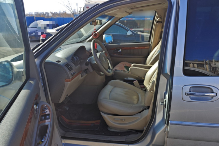 别克GL8 2006款 陆尊 3.0L CT 舒适版中控内饰19