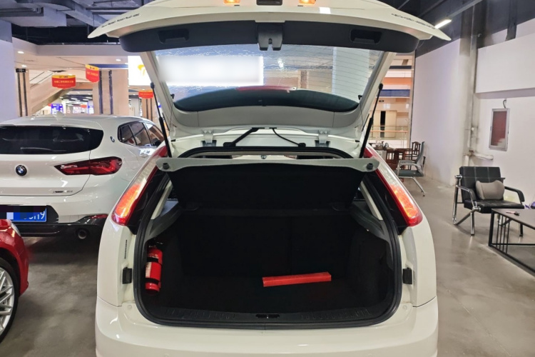 福特 福克斯 2013款 两厢经典 1.8L 手动百万纪念版机舱底盘23