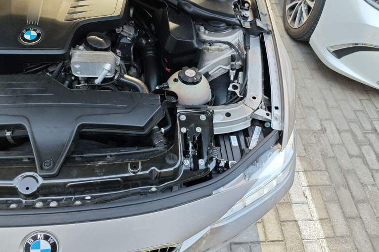 宝马3系 2015款 320Li 超悦版豪华设计套装局部细节9007