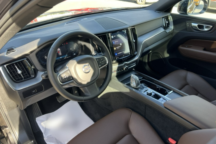 沃尔沃XC60 2025款 B5 四驱智逸豪华版中控内饰7002