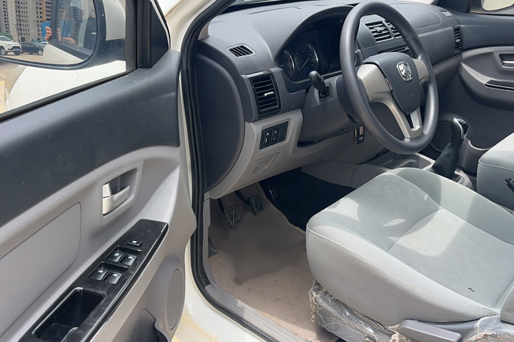 北汽威旺M20 2014款 1.5L实用型BJ415A中控内饰7001