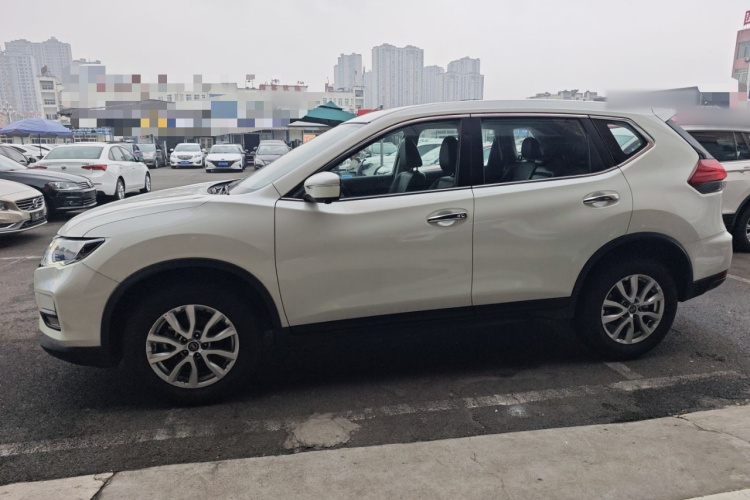 日产 奇骏 2021款 2.0L CVT 2WD XL ITS舒适纪念版车身外观4