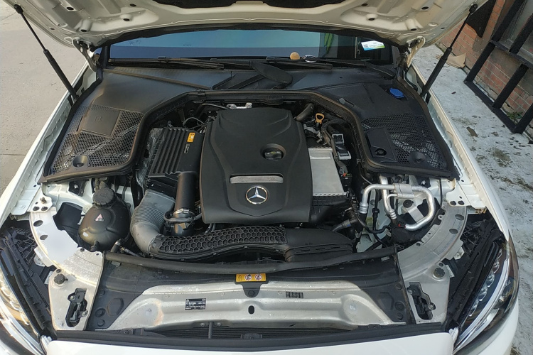 奔驰C级 2018款 C 200 运动版机舱底盘24