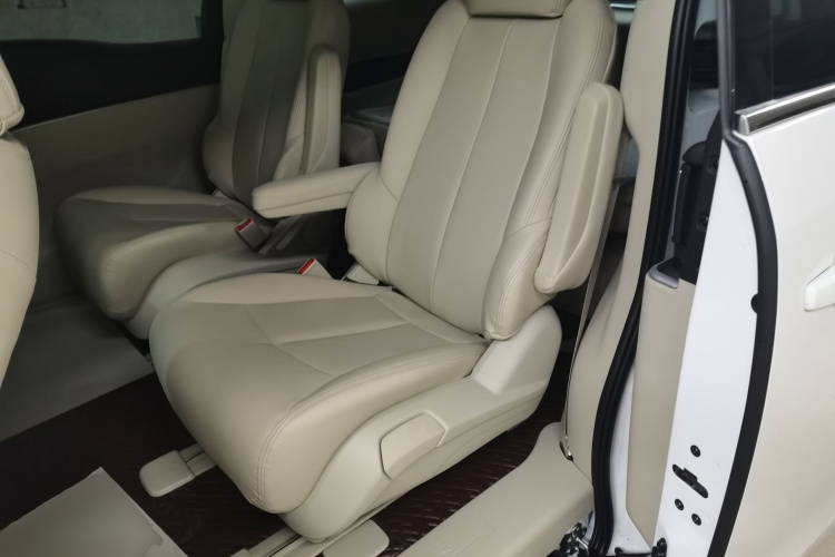 别克GL8 2023款 陆上公务舱 舒适型中控内饰7004