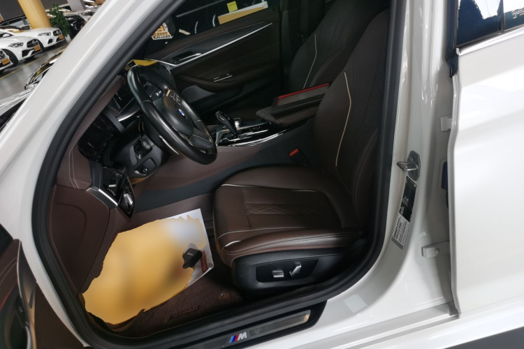 宝马5系 2023款 530Li 领先型 M运动套装中控内饰19