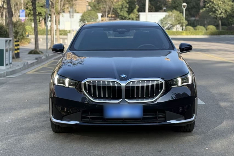 宝马5系 2024款 525Li 豪华套装车身外观6001