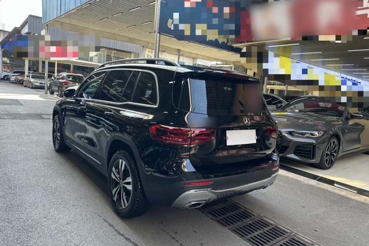 奔驰GLB 2024款 GLB 200 动感型车身外观6002