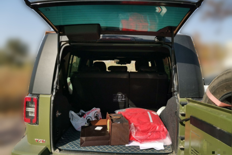 北京BJ40 2021款 2.0D 自动四驱刀锋英雄版侠客型中控内饰23