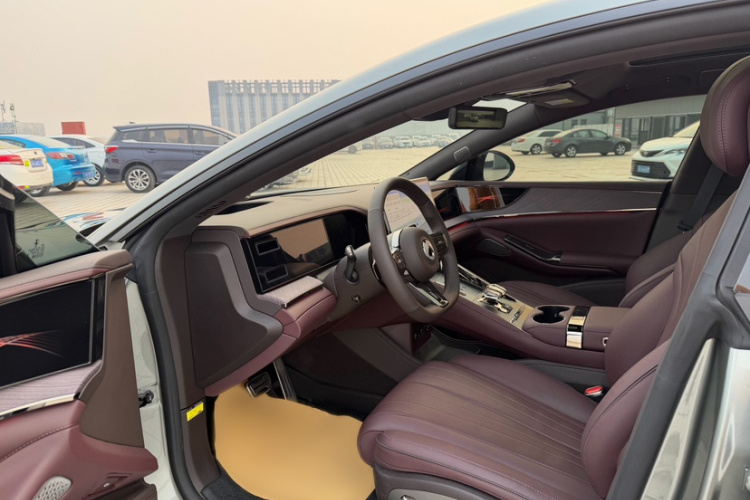 腾势Z9GT 2024款 1100四驱Max版中控内饰7004