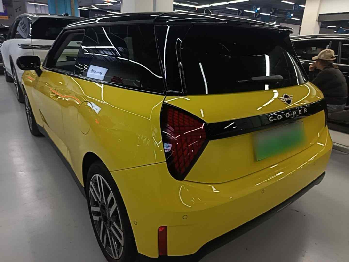 电动MINI COOPER 2024款 456km COOPER E 经典派(3)