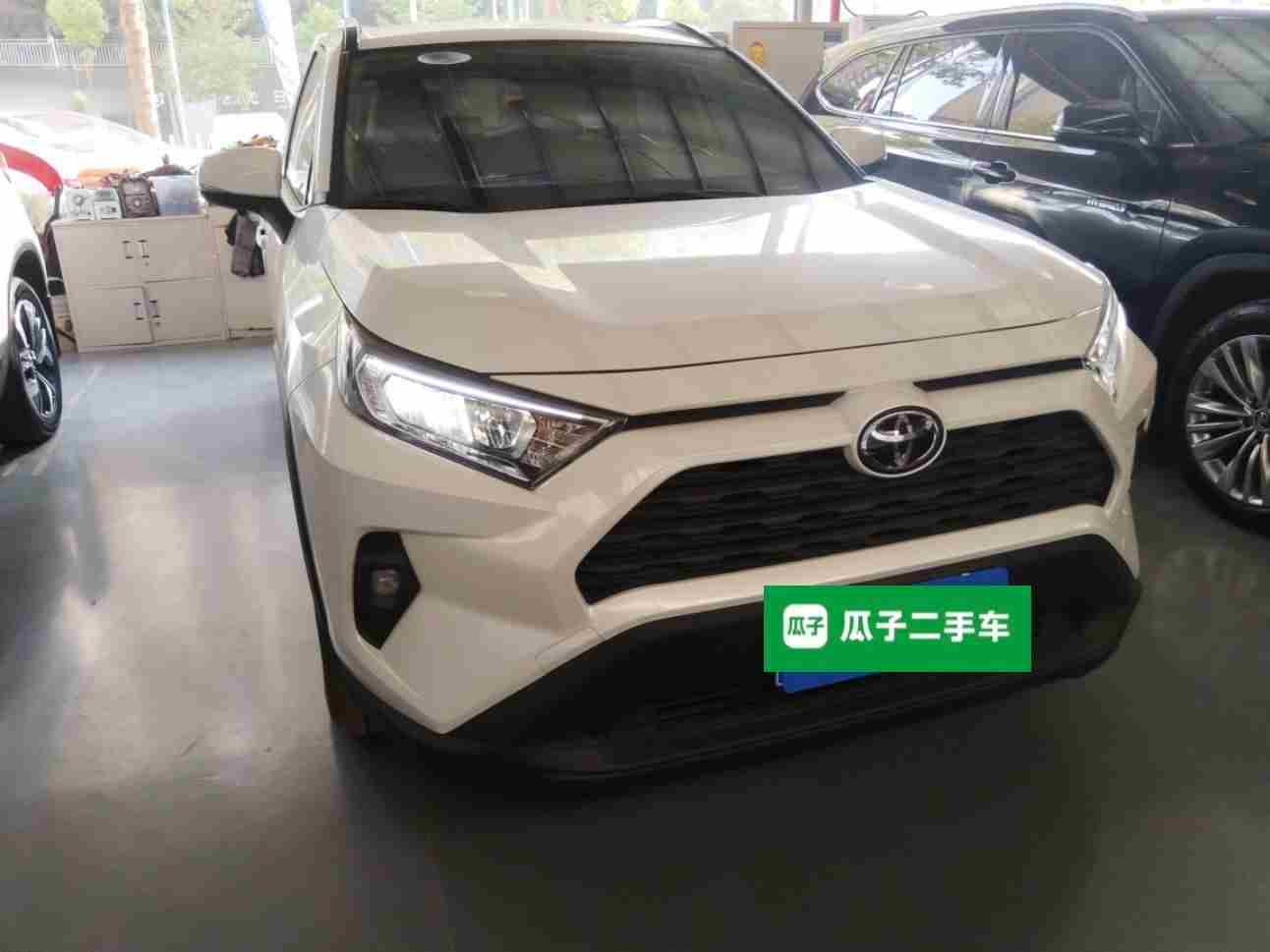昆明二手丰田RAV4荣放2024款，花紧凑型新车的钱买台大块头SUV？