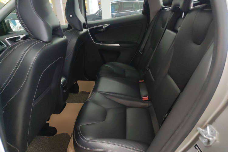 沃尔沃XC60 2016款 T5 AWD 智驭版中控内饰21