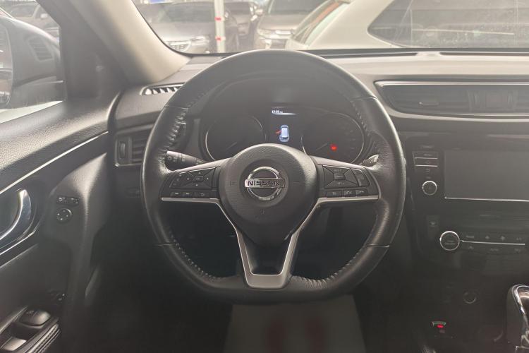 日产 奇骏 2019款 2.0L CVT舒适版 2WD中控内饰7002